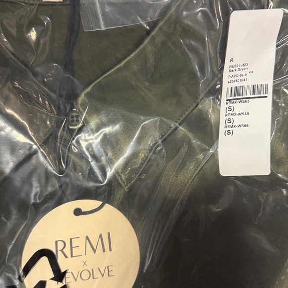 NWT Remi x Revolve Serena button up satin shirt Forrest green blouse S - Picture 6 of 9